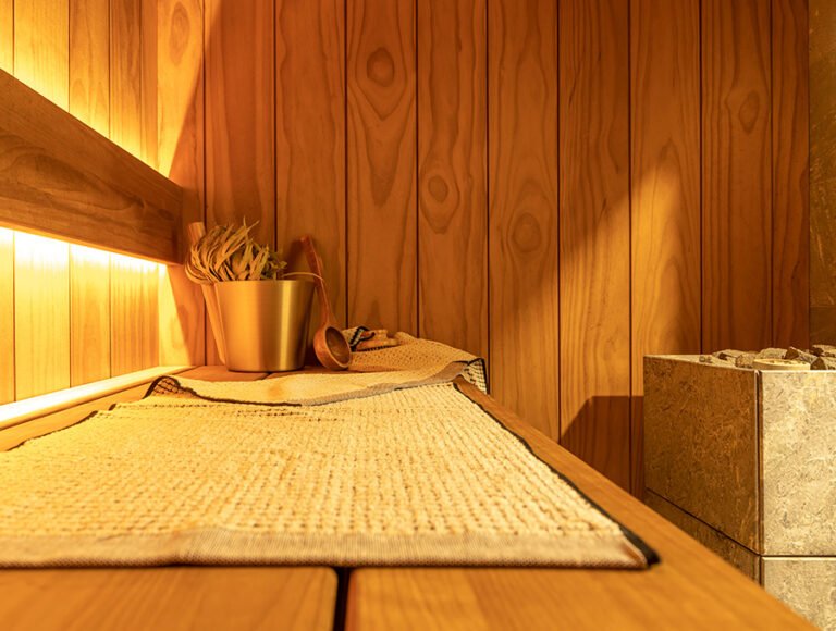 El interior de esta sauna tradicional está muy limpio. Parece que la limpian con frecuencia.
